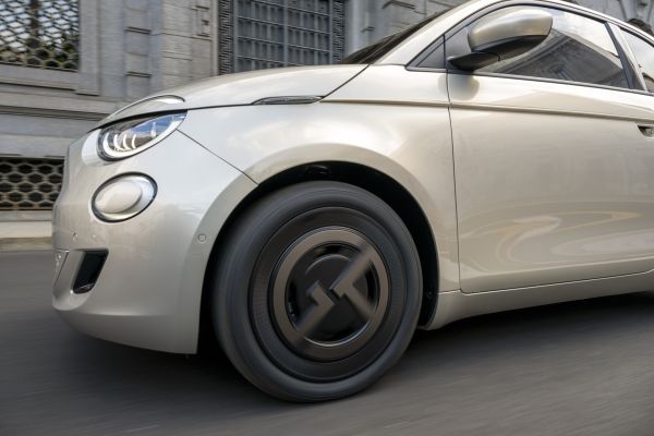 FIAT500eGiorgioArmani (3).jpg