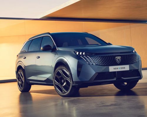 PEUGEOT_E_5008_SHOWROOM_ALLURE1_D_2880x1206-ezgif.com-avif-to-jpg-converter.jpg