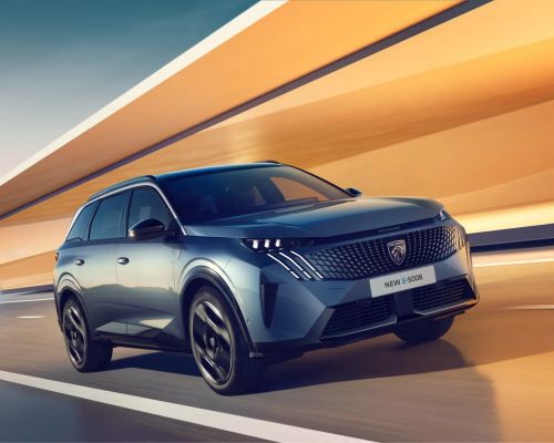 PEUGEOT_E_5008_SHOWROOM_EXCELLENCE1_D_2030x1146-ezgif.com-webp-to-jpg-converter.jpg