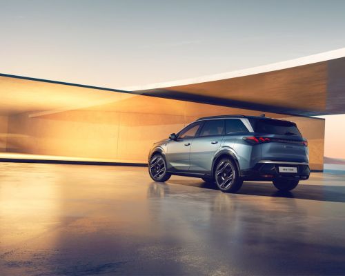 PEUGEOT_E_5008_SHOWROOM_MASTHEAD_D_2880x1620-ezgif.com-avif-to-jpg-converter.jpg